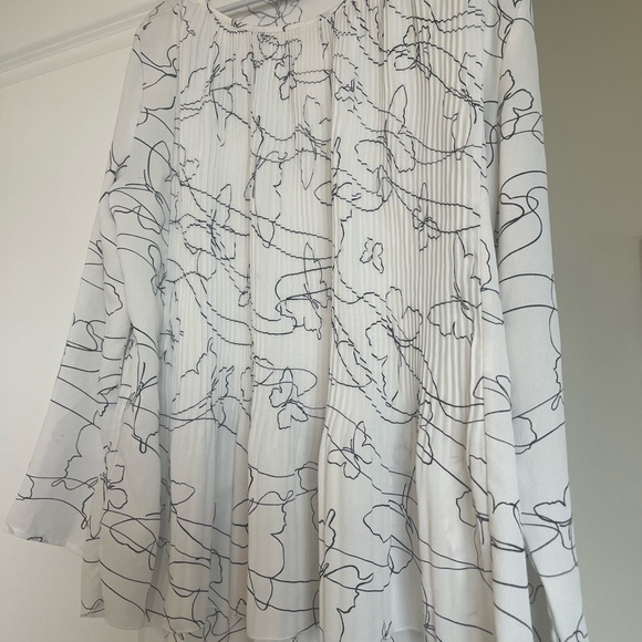 Ann Taylor butterfly blouse size large - Picture 3 of 8